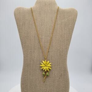 Yellow Daisy Flower Pendant Necklace Gold Tone Chain Enamel Fashion Accessories